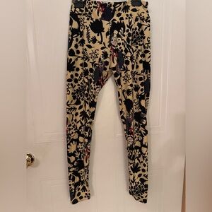 LuLaRoe One Size Cruella Deville Leggings VGUC 😊😊